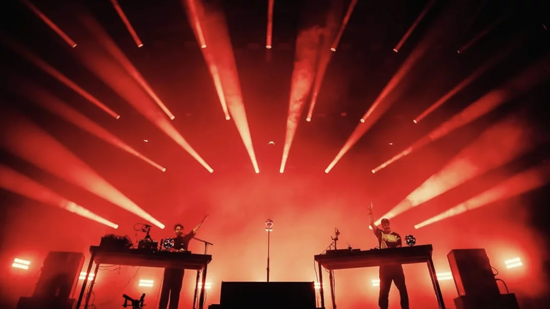 Οι Weval ηλεκτρίζουν το Universe