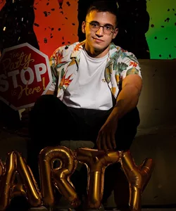 Ακάλεστος στο πάρτι