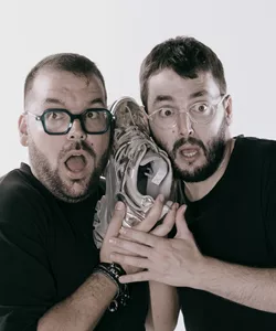 Όλα μόνοι μας