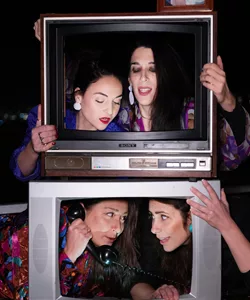 Πρόβα για τον κόσμο που έρχεται (με τις ντιρεκτίβες του μπαμπά)