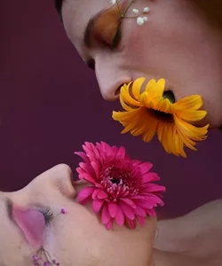 Μόνο αλήθειες