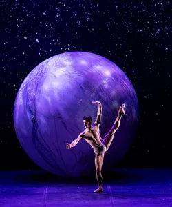 Pierre Cardin - Ο χορός του Γαλαξία