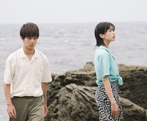 Δύο Εποχές, Δύο Ξένοι