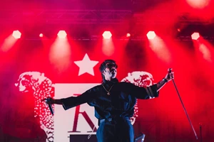 Ο Apon σπάει τα κοντέρ - εικόνα 1