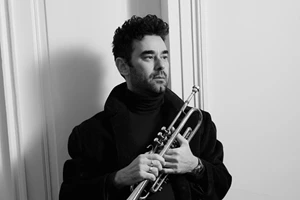 Ο Alfa Mist αφήνει τις τζαζ σκηνές του Λονδίνου για ένα ατμοσφαιρικό live στην Αθήνα - εικόνα 1