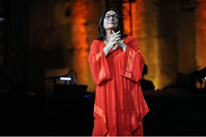 Μια συναυλία βυζαντινής μουσικής μέσα σε εκκλησία, στη Βουλιαγμένη - εικόνα 2