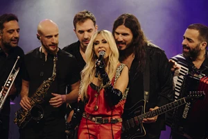 Μια χριστουγεννιάτικη συναυλία με ήχους Ελλάδας σε περιμένει στην πλατεία Καρύτση - εικόνα 2