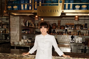 Το Rex Restaurant έχει ατμόσφαιρα που θυμίζει τα παλιά κερκυραϊκά αρχοντικά - εικόνα 3