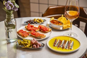Τα κρασιά του "έρωτα" και τα wine bars για date την ημέρα του Αγίου Βαλεντίνου - εικόνα 20
