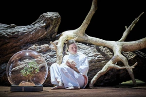 Χριστίνα Μαξούρη στο Θέατρο ΜΕΤΣ: "Η ανάγκη για ομορφιά και μοίρασμα είναι επείγουσα" - εικόνα 4