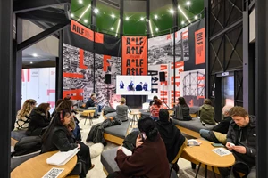 Η αισθητική διαχείριση των διαχρονικών συμβόλων στη νέα έκθεση του IACA - εικόνα 2