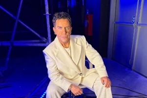 Ο Γιώργος Μαζωνάκης τραγουδάει Σαββόπουλο - εικόνα 2