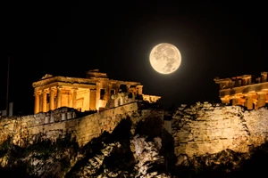 Η αυγουστιάτικη πανσέληνος φωτίζει το Εθνικό Αρχαιολογικό Μουσείο - εικόνα 2