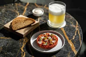 Στο high end bistro που δε 'συμπαθεί' τους ντόπιους, τρως μενού με €49 - εικόνα 5