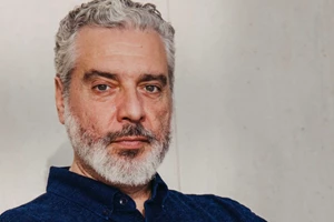 Τάσης Χριστογιαννόπουλος: "Είναι σχεδόν εύκολο πια να αφήνομαι εκεί που οδηγούν η μουσική και το κείμενο" - εικόνα 6