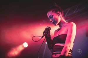 "Krista Papista​​​​​​​ – Lyrics": Η μουσική παραγωγός παρουσιάζει το πρώτο της βιβλίο - εικόνα 1