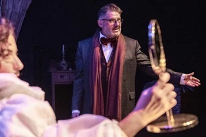 Ο "Ορλάντο" της Βιρτζίνια Γούλφ ολοκληρώνει τις παραστάσεις του στο Θέατρο Τόπος Αλλού - εικόνα 4