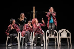 "Ταπ Άουτ": Ένας μονόλογος για τα όρια της αντοχής στο Μικρό Γκλόρια - εικόνα 3