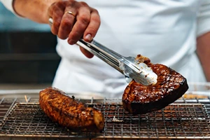 Οι Κυριακές στο 'Vezene' παραμένουν κλασικά -και πληθωρικά- νόστιμες - εικόνα 9