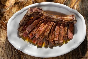 Σε αυτό το εστιατόριο η σούβλα παίρνει φωτιά (και γίνεται κυριλάτα νόστιμη) - εικόνα 9