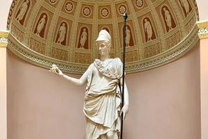 Θραύσματα ενός αποδομημένου κουκλόσπιτου στο Κέντρο Τεχνών Μετς - εικόνα 1