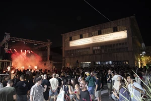 "Ακριβοί μας γονείς": Μια οικογενειακή έκρηξη έρχεται να γεμίσει με γέλιο το Θέατρο Εμπορικόν - εικόνα 2