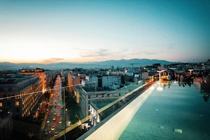 Πού θα απολαύσεις την Πανσέληνο του Σεπτεμβρίου και το "ματωμένο φεγγάρι" στην Αθήνα - εικόνα 2