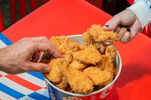 Αυτήν την Κυριακή παίζει smash burger party στο Περιστέρι - εικόνα 1