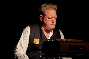 "Δάκρυ στο Φίδι": Tελευταίες παραστάσεις για το έργο της Hippo Theatre Group - εικόνα 4