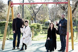 "Εκείνος κι Εκείνος": Μια αναρχική κωμωδία για την ελευθερία, τη φιλία και το γέλιο που αφήνει ίχνος - εικόνα 5