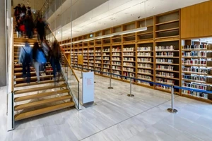 Η εικαστικός Έφη Σπηλιώτη αφιερώνει τη νέα της έκθεση "Στους αιώνιους μύθους, στη Γαία, στη Ζωή" - εικόνα 1