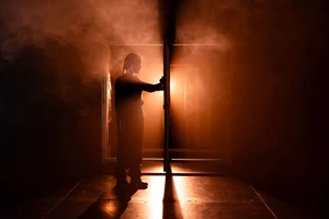 "Σκοτώνουν τα άλογα όταν γεράσουν": Ένας μαραθώνιος ανθρώπινης αντοχής στο θέατρο Εν Αθήναις - εικόνα 1