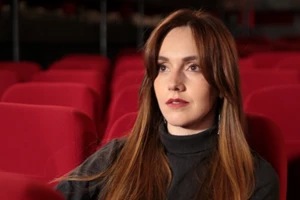 "Interview": Η ομάδα Εμείς μοιράζεται αναμνήσεις από την πολυταξιδεμένη παράσταση - εικόνα 4