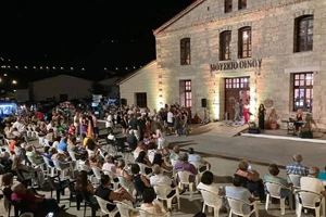 Blue Sage: Δημιουργική ελληνική κουζίνα με θέα στα Σύβοτα - εικόνα 4