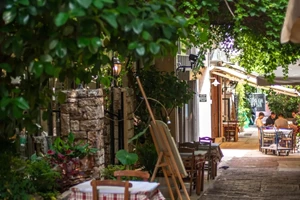 Ξεκινάς με brunch, καταλήγεις σε cocktails, σε αυτό το κομψό all-day του Κολωνακίου - εικόνα 9