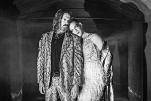 Η Μπέττυ Αρβανίτη "Βασιλιάς Ληρ" στα πρώτα στιγμιότυπα της παράστασης του Στάθη Λιβαθινού - εικόνα 6
