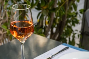 Carne Restaurant: Ελληνική δημιουργική κουζίνα στην παραλία της Γιάλοβα - εικόνα 6