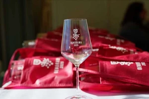 "TOU MAKI": 12 μήνες υπομονής για ένα "premium small batch" τσίπουρο σε αριθμημένες φιάλες - εικόνα 7