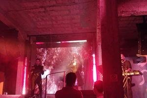 Η Idra Kayne συναντάει τον Χρήστο Νικολάου στο "Red Jasper" σε μία μουσική performance - εικόνα 2