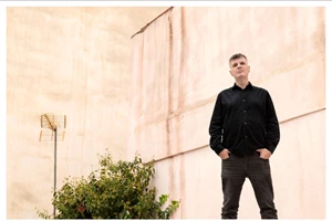 Τι είναι το μεταλακανικό πρωτοπάνκ του Θέμου Σκανδάμη και πότε το ακούμε live στο Baumstrasse - εικόνα 2