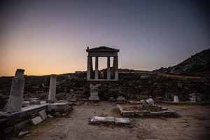 "Θαλασσογραφία σε Κήπο": Μία πρωτότυπη καλλιτεχνική σύμπραξη στη Δήλο στρέφει το βλέμμα στην οικολογική κρίση - εικόνα 4