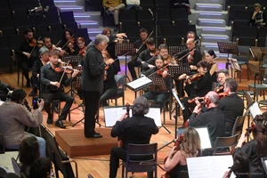 Συμφωνική συναυλία "στον απόηχο της γιορτής" με τη Φιλαρμόνια Ορχήστρα Αθηνών - εικόνα 2