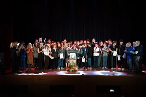 Η βρετανική αριστοκρατία αποκαλύπτει το σκοτεινό της πρόσωπο στο Wife and Dog - εικόνα 1