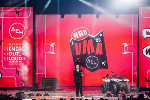 Ο Μιχάλης Σουρβίνος στο Athens International Guitar Festival - εικόνα 1