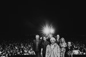 The Waterboys: Μια βραδιά μουσικής έκστασης στη σκιά της Ακρόπολης - εικόνα 1