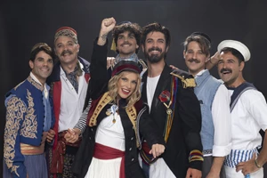 Η Αλίκη βάζει πλώρη για τη θεατρική χώρα των ψαριών - εικόνα 1