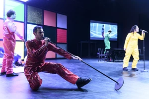 Αφιέρωμα στο θέατρο των Millennials: Ο Γιάννης Παναγόπουλος και η Βίβιαν Στεργίου για τον "Καύσωνα" - εικόνα 5