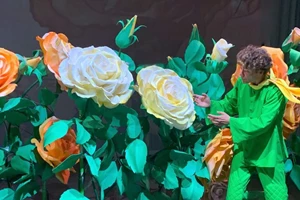 Μετά τα συνεχή sold out, νέες παραστάσεις για "Το Κιβώτιο" του Άρη Αλεξάνδρου - εικόνα 5