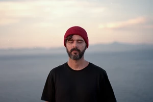 "Ο Κόσμος Είναι Ένας": Ο Κωνσταντίνος Βήτα συναντά τον Γιάννη Ρίτσο - εικόνα 3