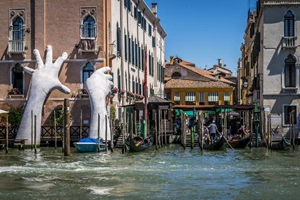 Για τους συντελεστές του "Ξηρόμερου/Dryland", η συμμετοχή στην 60η Μπιενάλε Βενετίας ήταν μία (ευχάριστη) πρόκληση - εικόνα 8